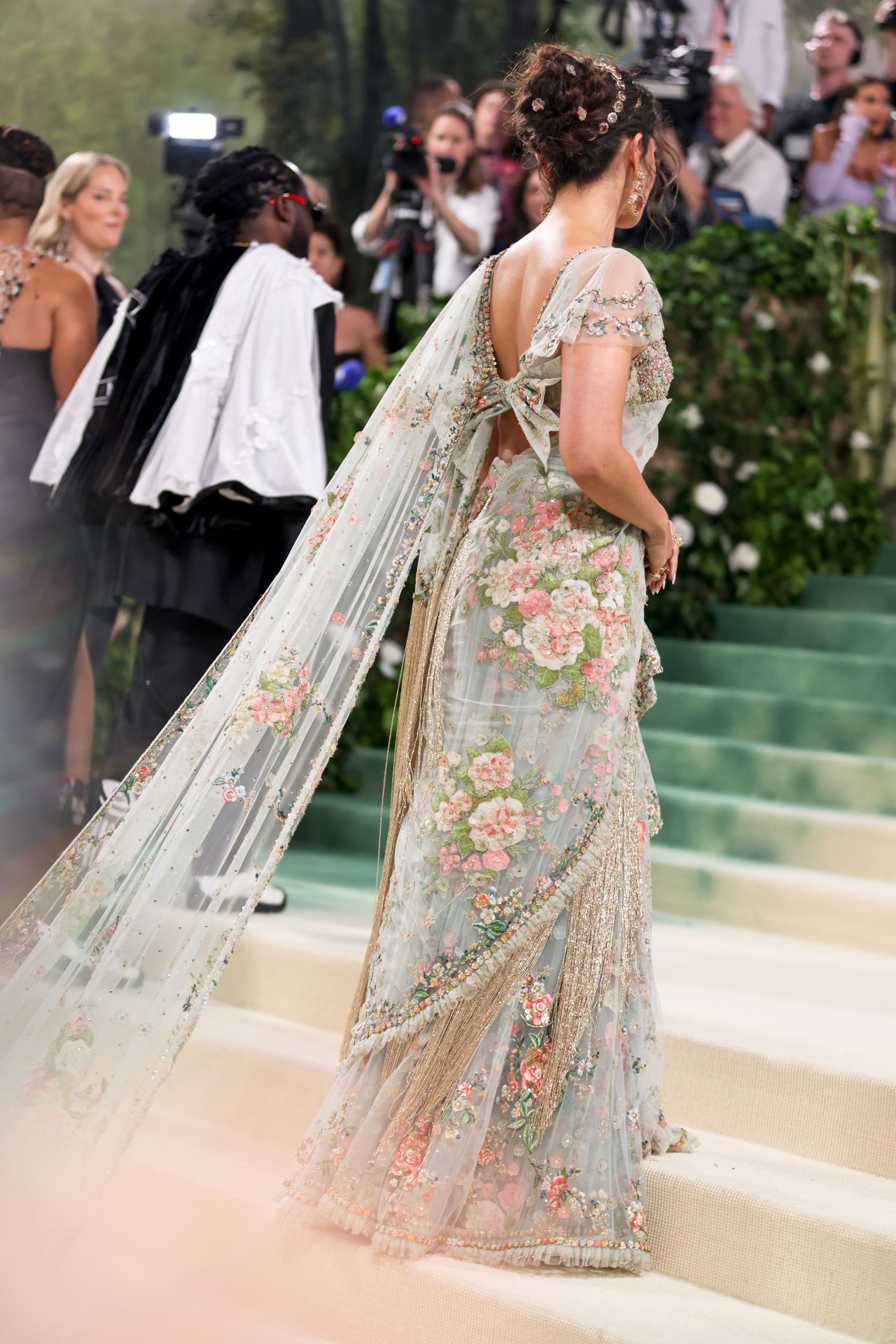 ALIA BHATT AT MET GALA 2024 IN NEW YORK CITY5